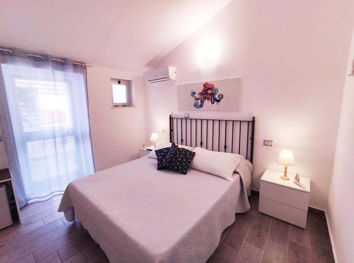 B&B Capo Rizzuto Fronte Mare Bagian luar foto