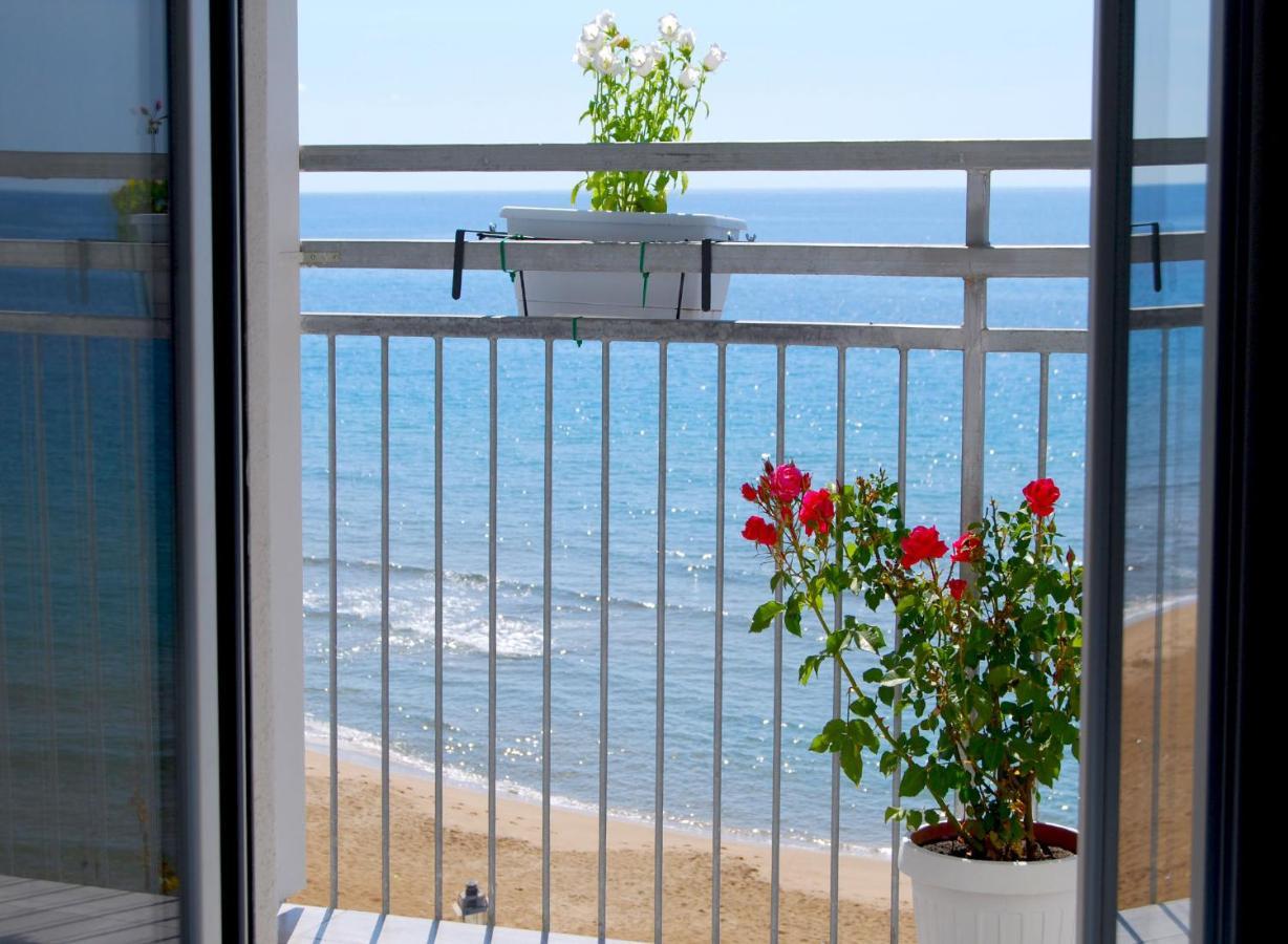 B&B Capo Rizzuto Fronte Mare Bagian luar foto