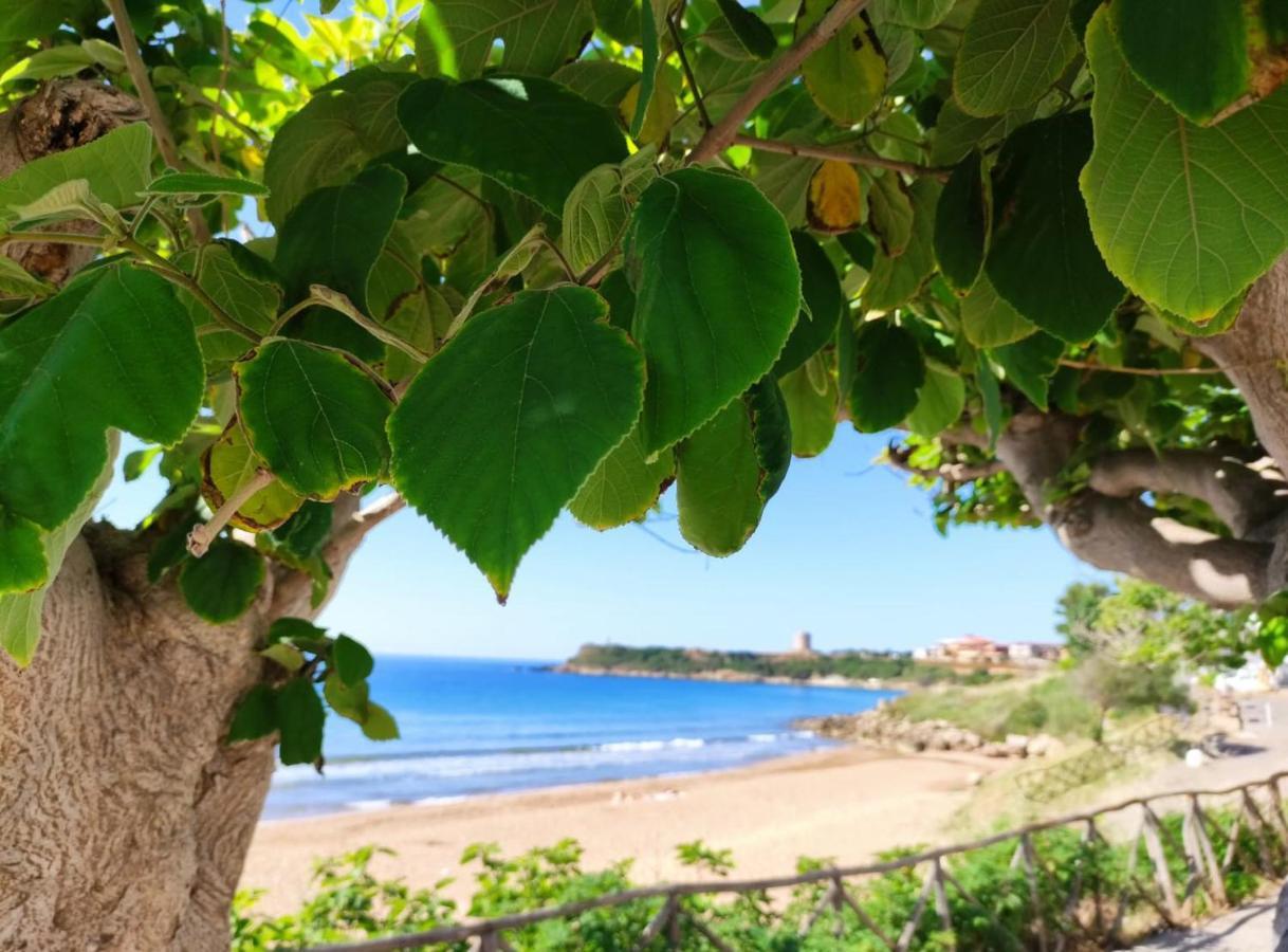 B&B Capo Rizzuto Fronte Mare Bagian luar foto