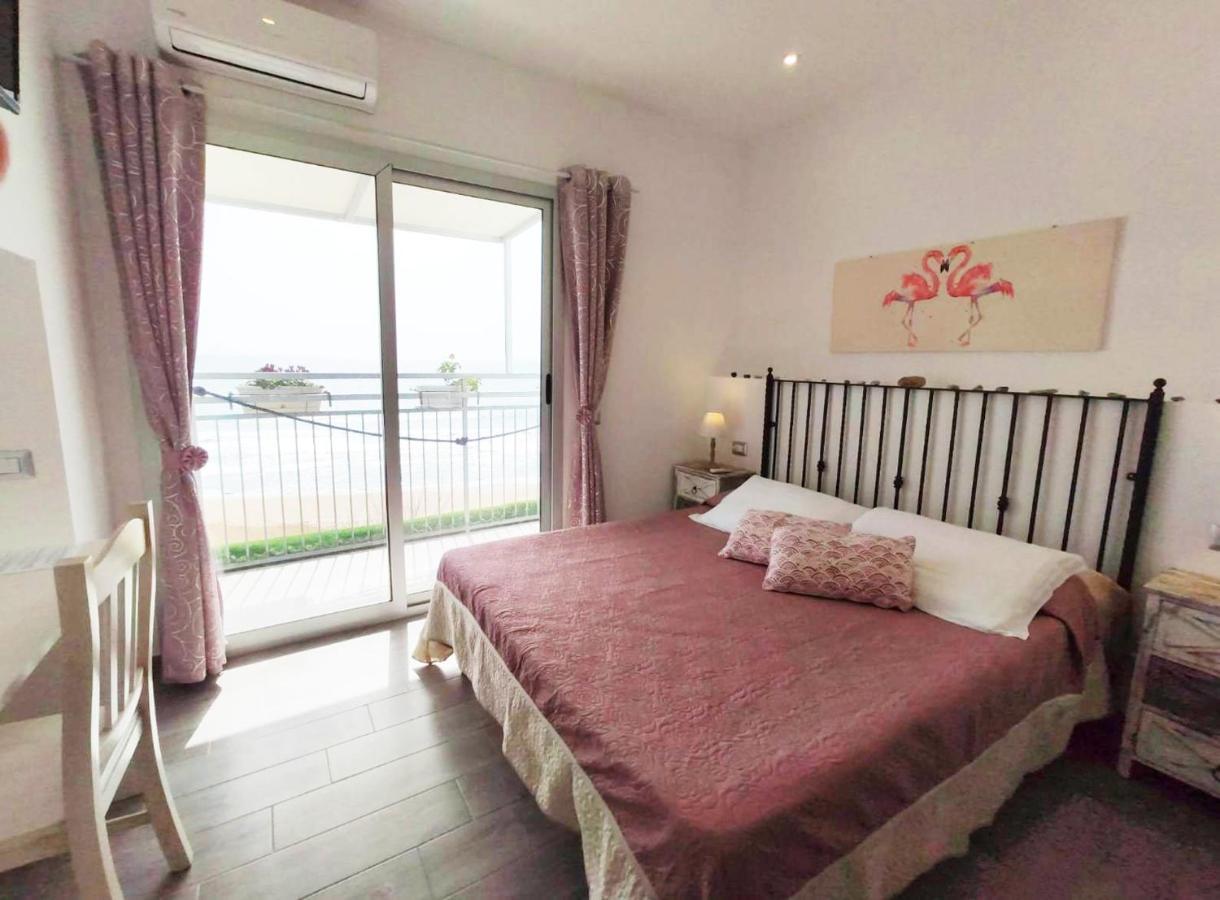 B&B Capo Rizzuto Fronte Mare Bagian luar foto