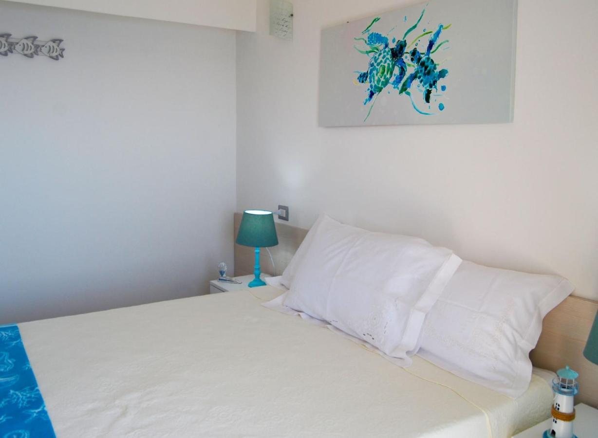 B&B Capo Rizzuto Fronte Mare Bagian luar foto