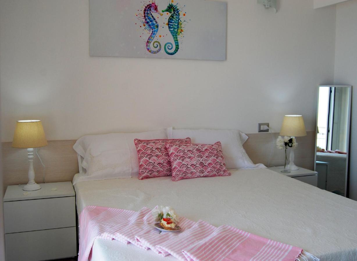 B&B Capo Rizzuto Fronte Mare Bagian luar foto
