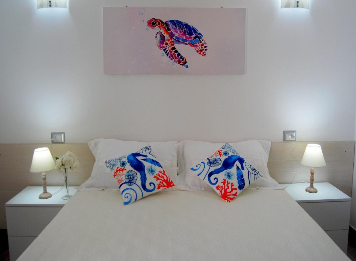 B&B Capo Rizzuto Fronte Mare Bagian luar foto