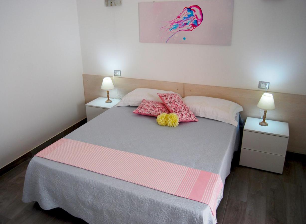 B&B Capo Rizzuto Fronte Mare Bagian luar foto