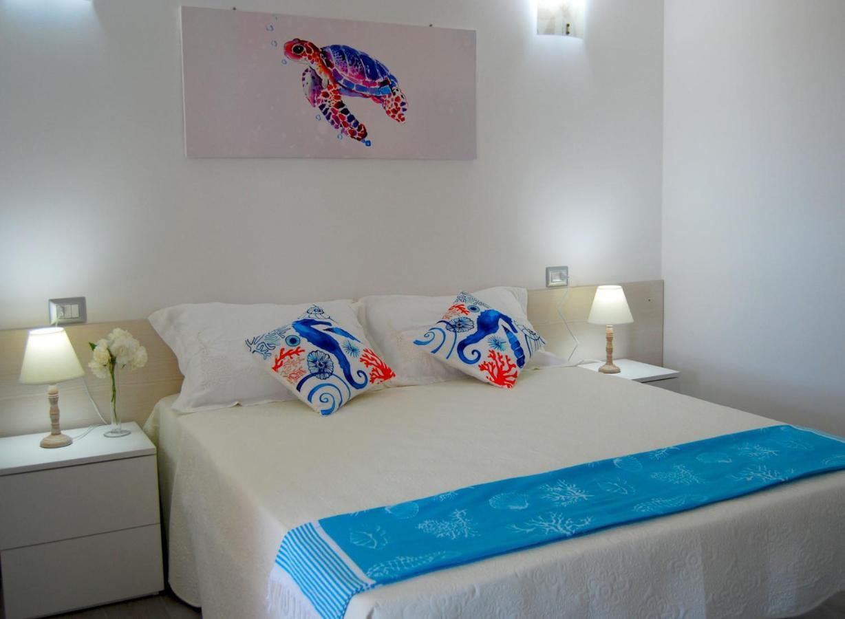 B&B Capo Rizzuto Fronte Mare Bagian luar foto