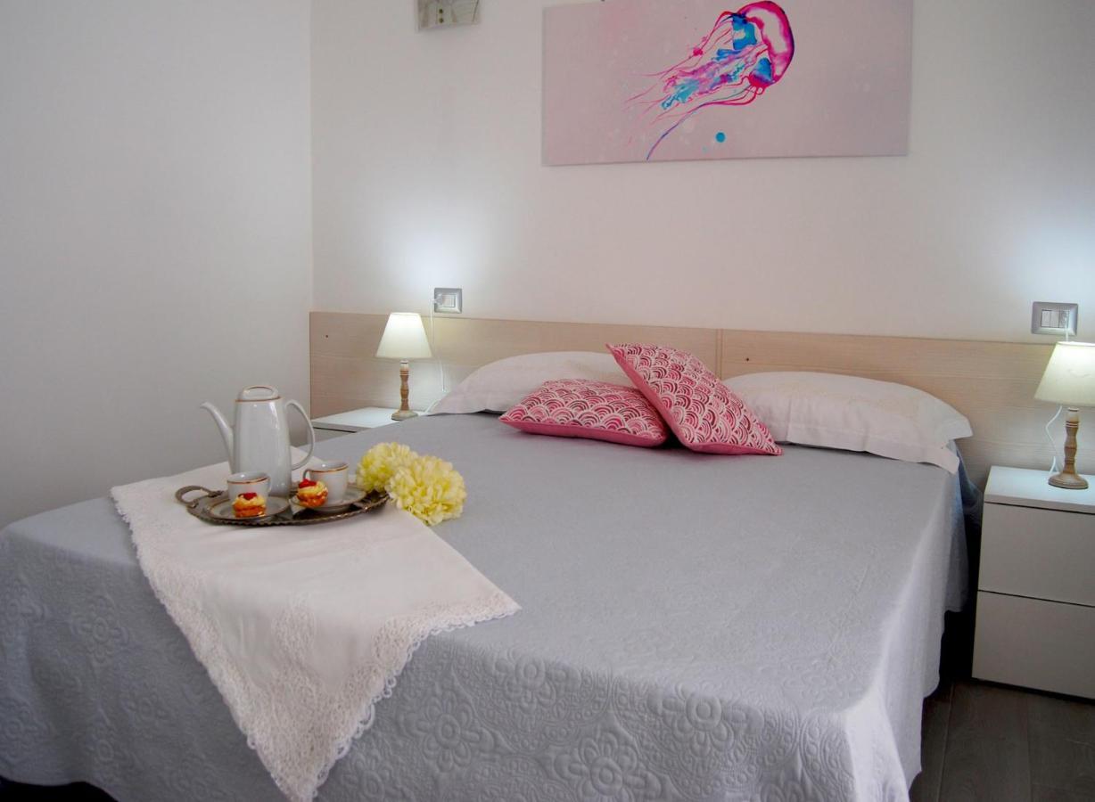 B&B Capo Rizzuto Fronte Mare Bagian luar foto