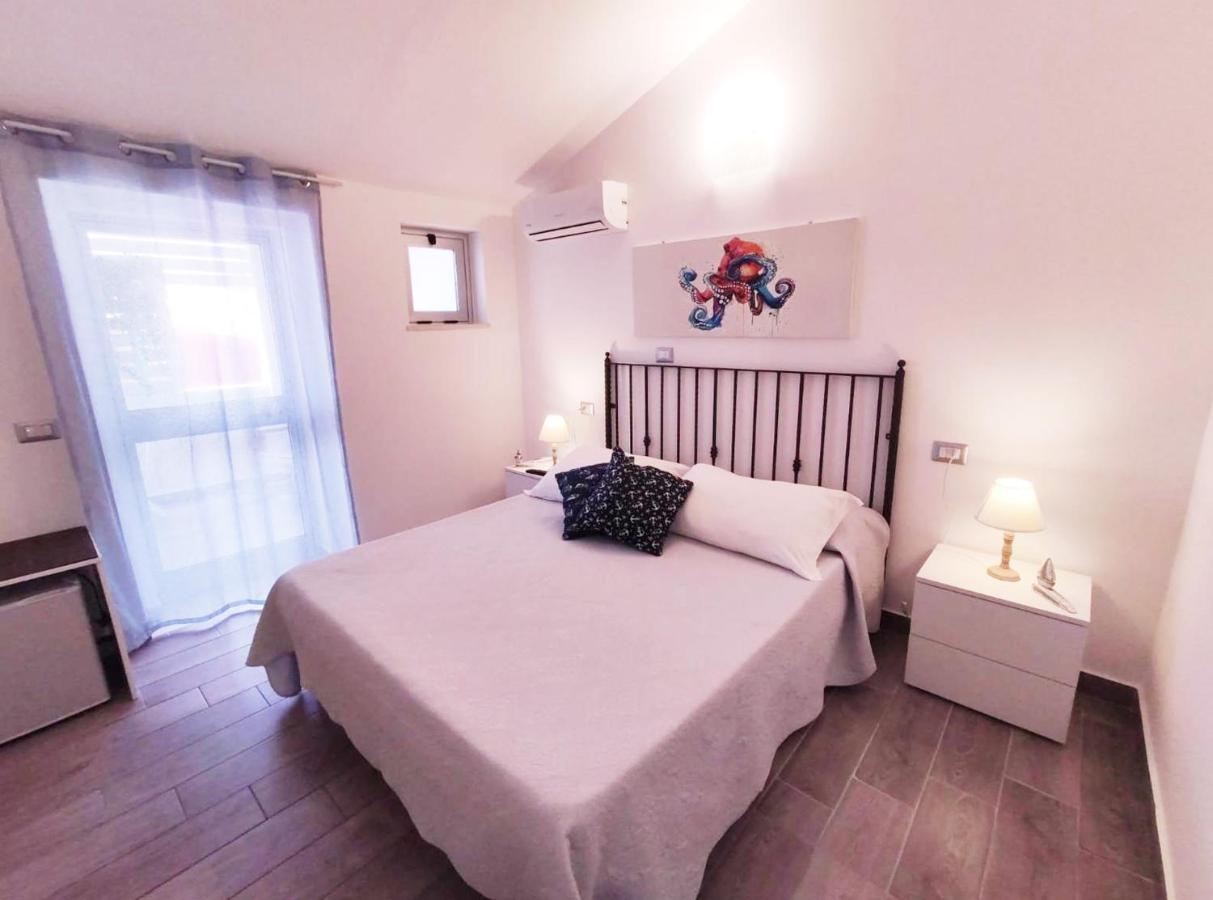 B&B Capo Rizzuto Fronte Mare Bagian luar foto