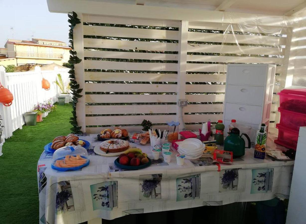 B&B Capo Rizzuto Fronte Mare Bagian luar foto